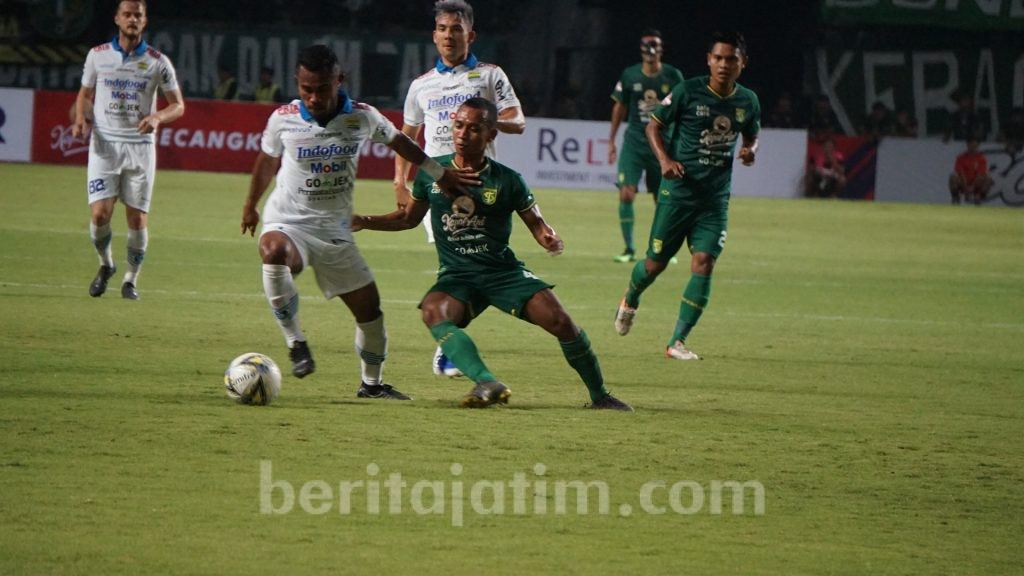 Pelatih Persib Akui Persebaya Miliki Kecepatan Lebih