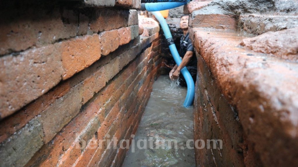 Struktur Bata Kuno di Sumberbeji Diduga Saluran Air di Era Majapahit