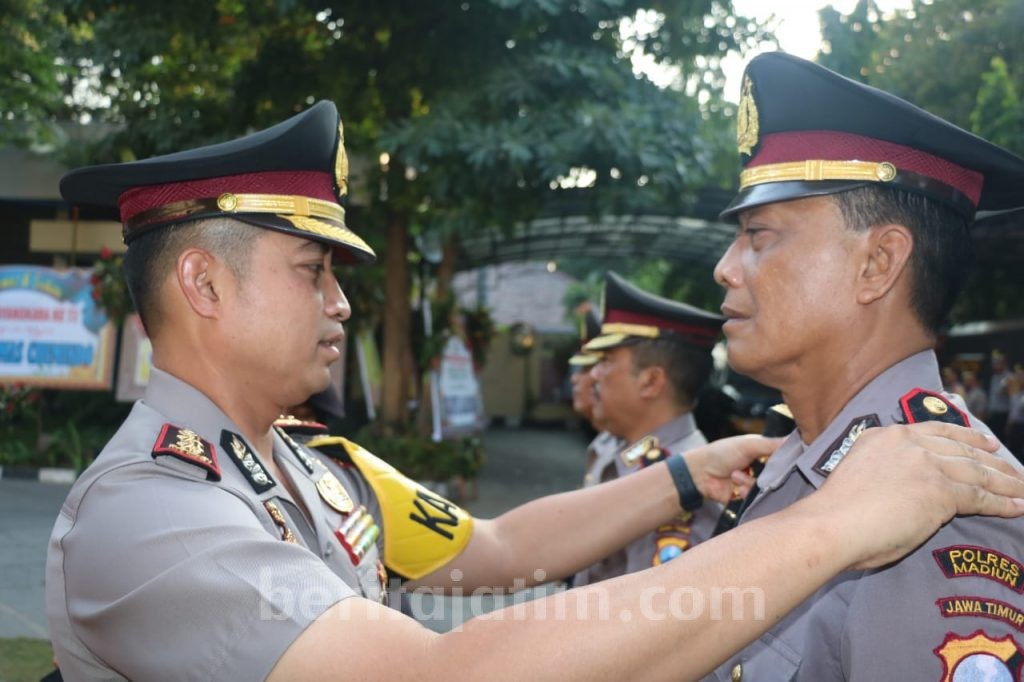 Kapolres Gresik Mutasi Dua Kapolsek