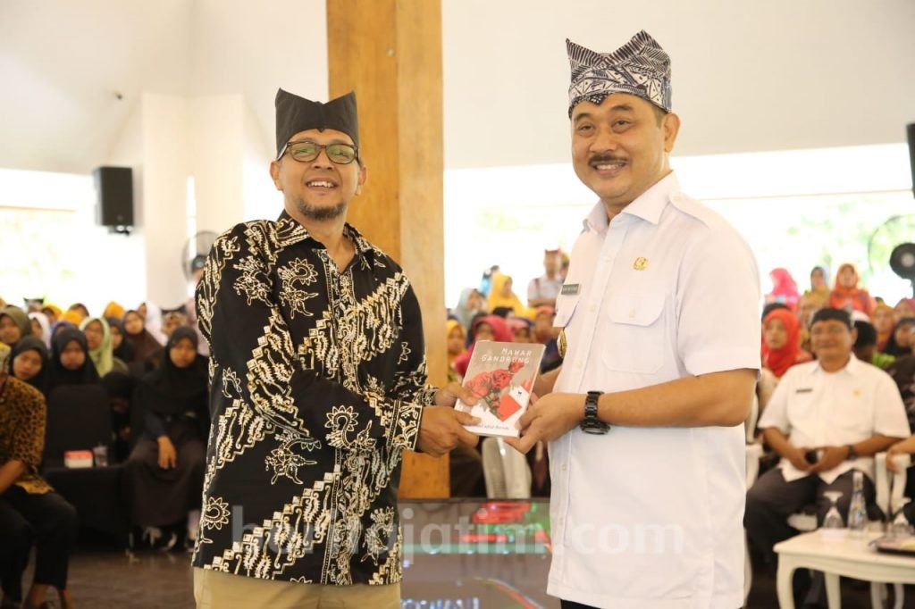 Sastrawan Ajak Generasi Muda Banyuwangi Cintai Sastra