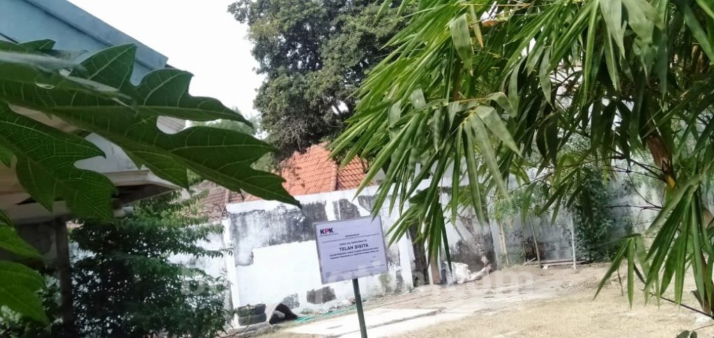 KPK Sita Rumah Kediaman Orang Tua Bupati Mojokerto Nonaktif