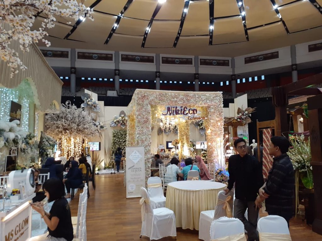 Muda-Mudi dan Orang Tua Hadiri Wedding Expo di Malang
