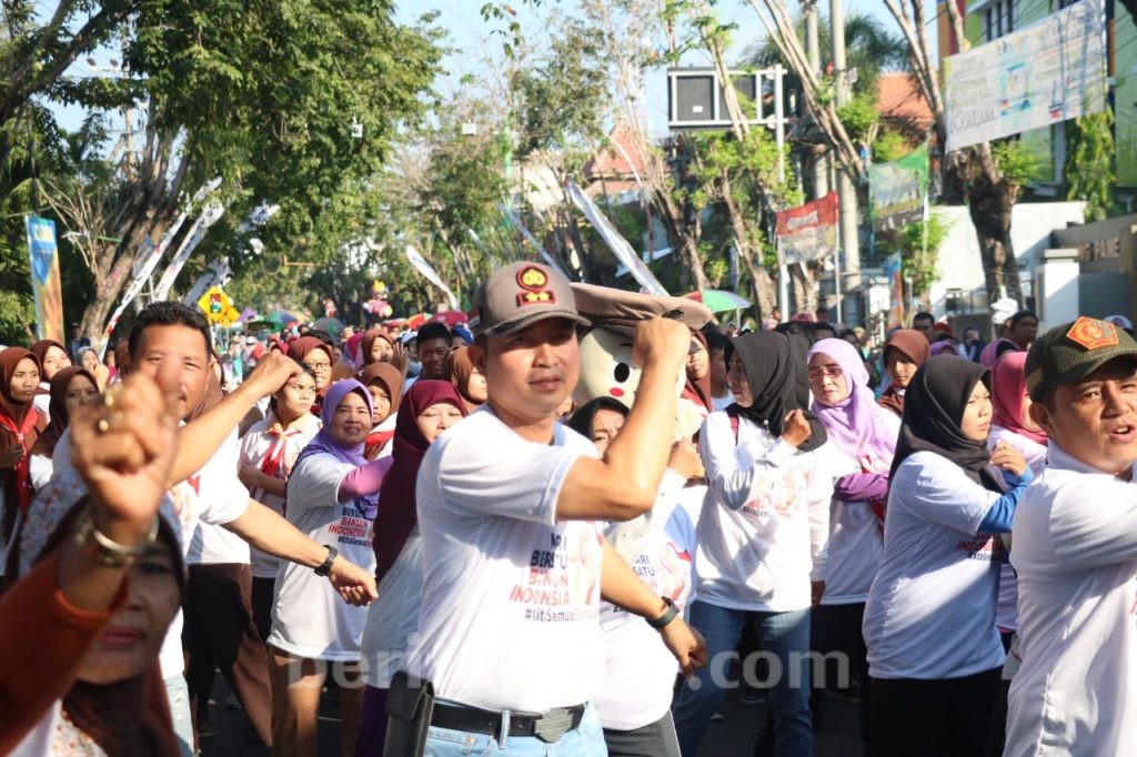Senam Bersama, Ribuan Masyarakat Gresik Deklarasi Damai