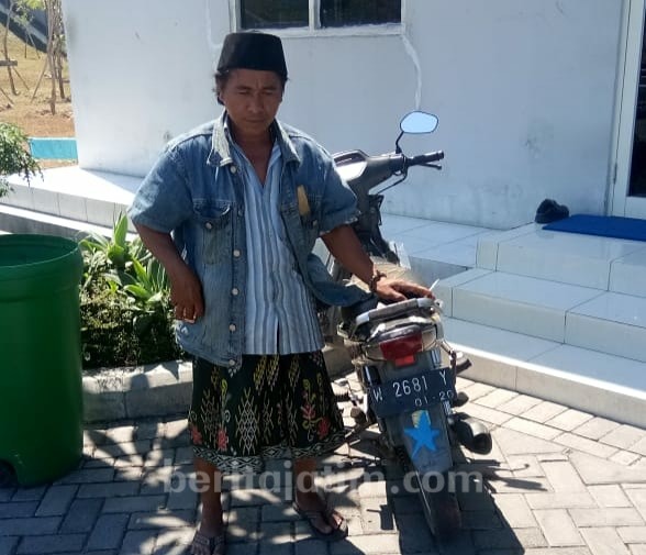 Mengaku Pengawal Bupati, Pengendara Motor Berpeci Ini Nekat Terobos Tol Surabaya