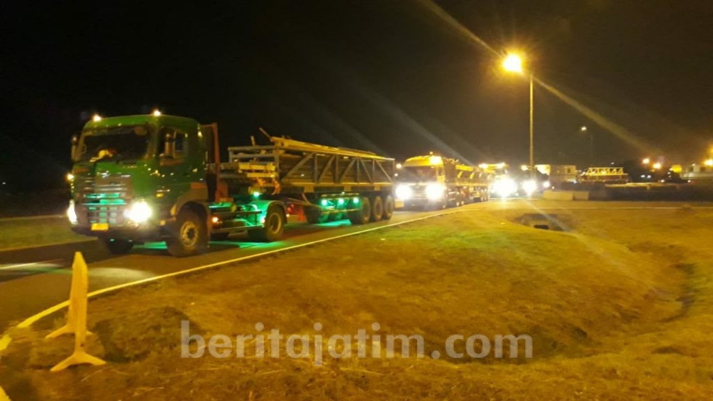 Pengangkutan Peralatan Proyek JTB Dapat Pengawalan Polsek Gayam