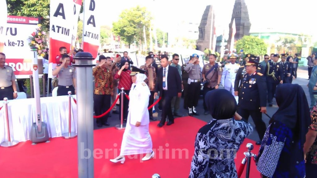 Gubernur Pimpin Upacara HUT Bhayangkara ke-73 Sebagai Inspektur Upacara