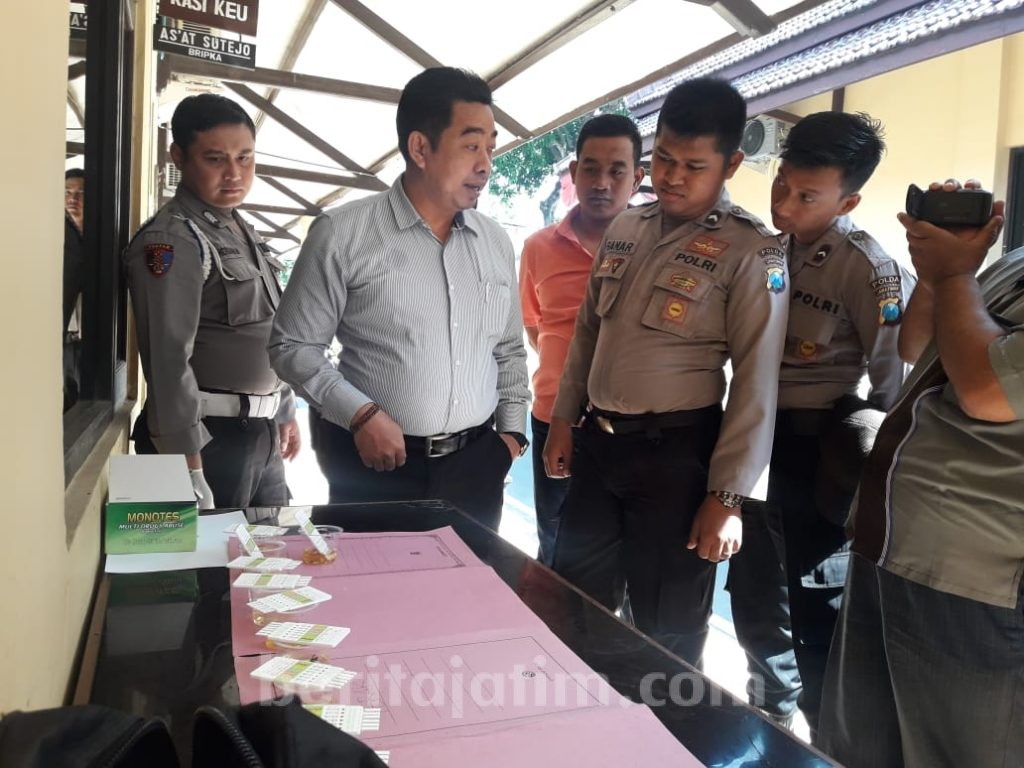 13 Anggota Baru Polres Jombang Jalani Tes Urine