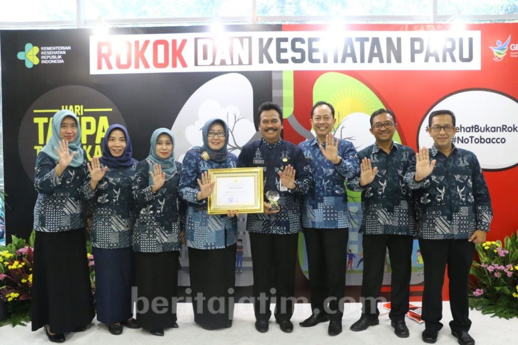 Terapkan Perda Kawasan Tanpa Rokok, Pemkab Gresik Raih Penghargaan