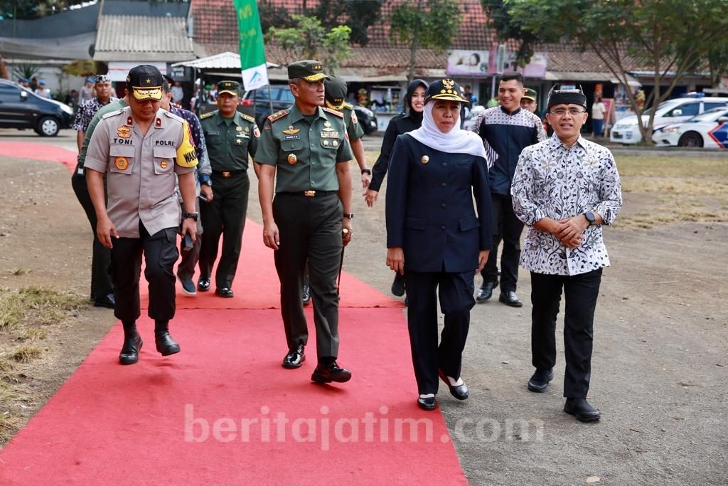 Gubernur Jatim dan Pangdam V Brawijaya Buka TMMD 105 di Banyuwangi