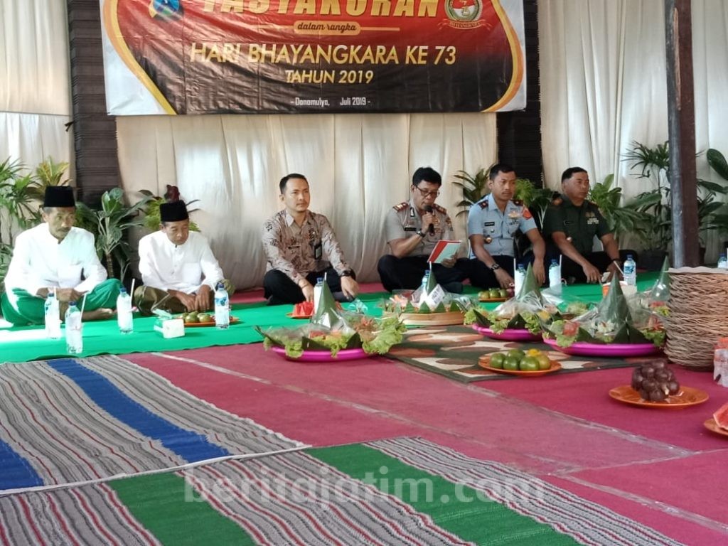 Lesehan dan Tumpengan, Cara Polsek Donomulyo Peringati HUT Bhayangkara Ke-73