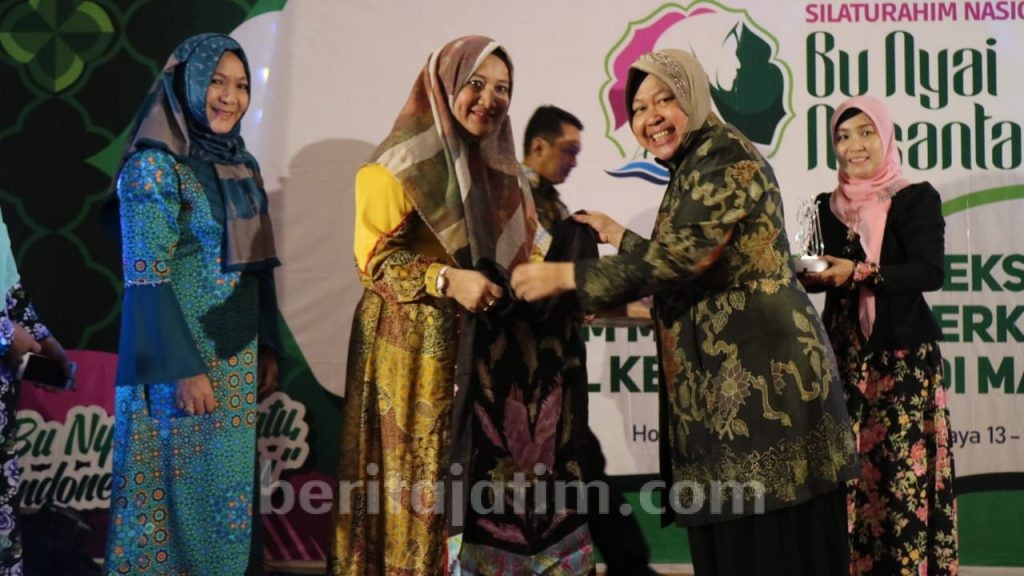 Ketika Risma Muncul di Silaturahmi Nasional Bu Nyai Nusantara