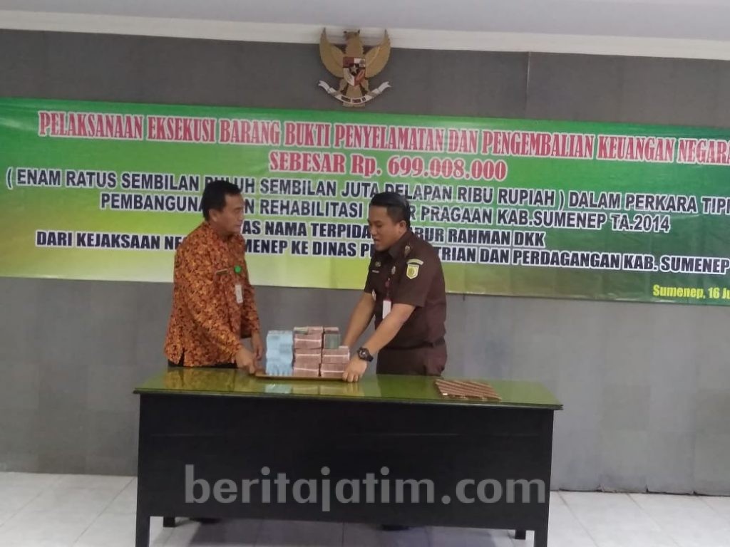 Kejari Sumenep Eksekusi Uang Kerugian Negara Korupsi Pasar Pragaan Rp 699 Juta