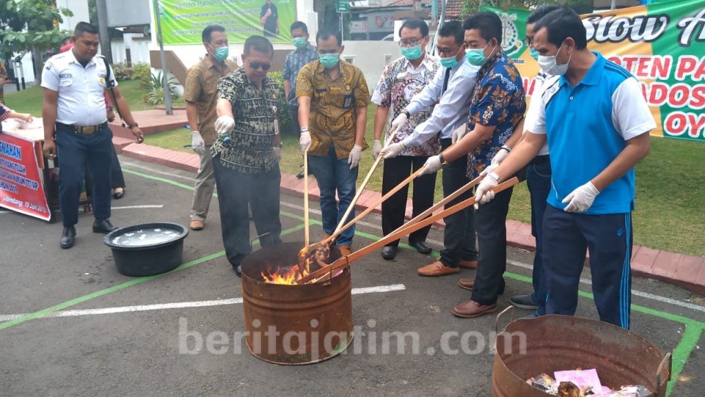Kejaksaan Jombang Bakar Ganja Hingga Sabu
