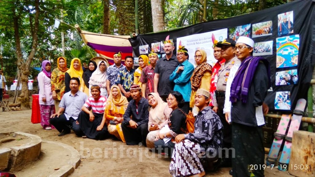 Wakil Dubes Australia Dijamu ‘Pistol’ di Tanoker Jember