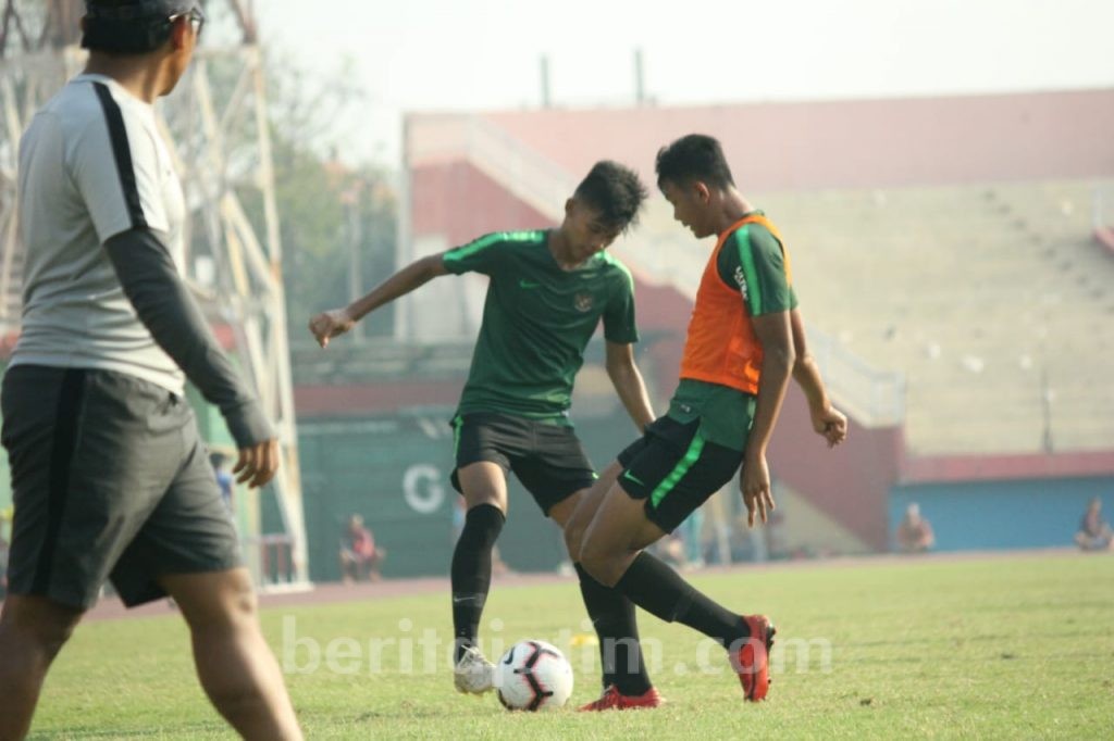 Jelang Lawan Persekabpas, Timnas U-18 Latihan di GOR Sidoarjo
