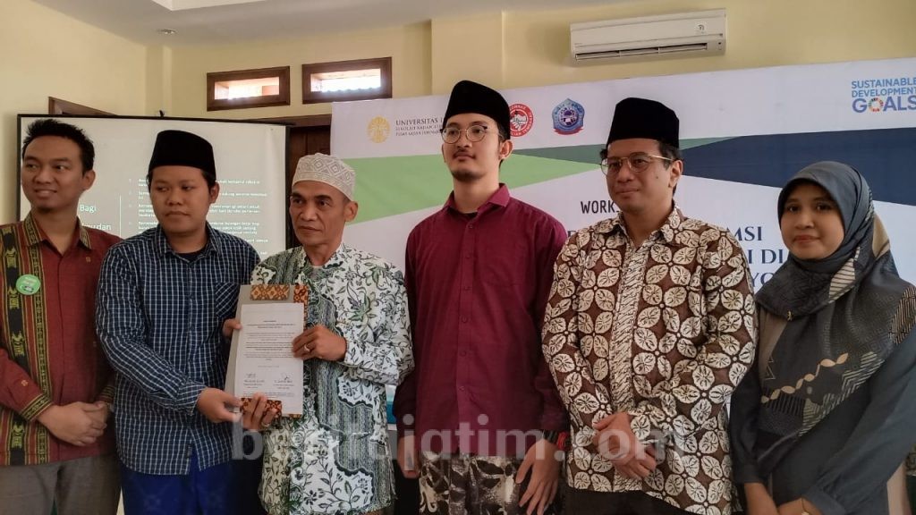 Kyai dan Santri Ponpes Lirboyo Kediri Dukung Pengendalian Rokok