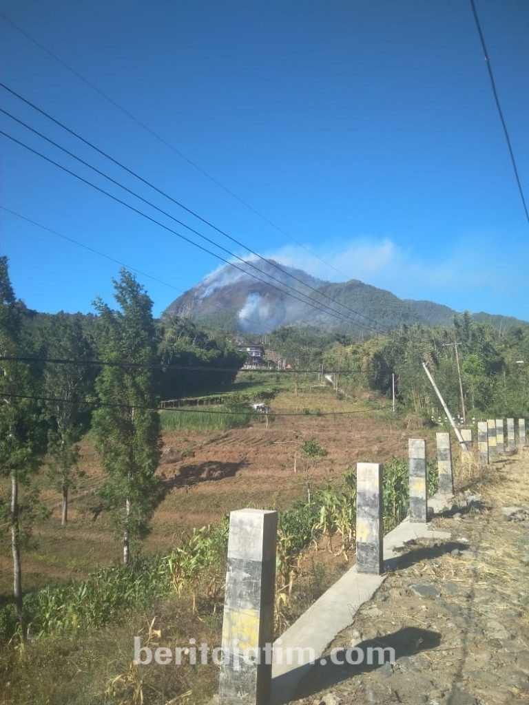 Tim Gabungan Belum Berhasil Padamkan Api di Gunung Panderman