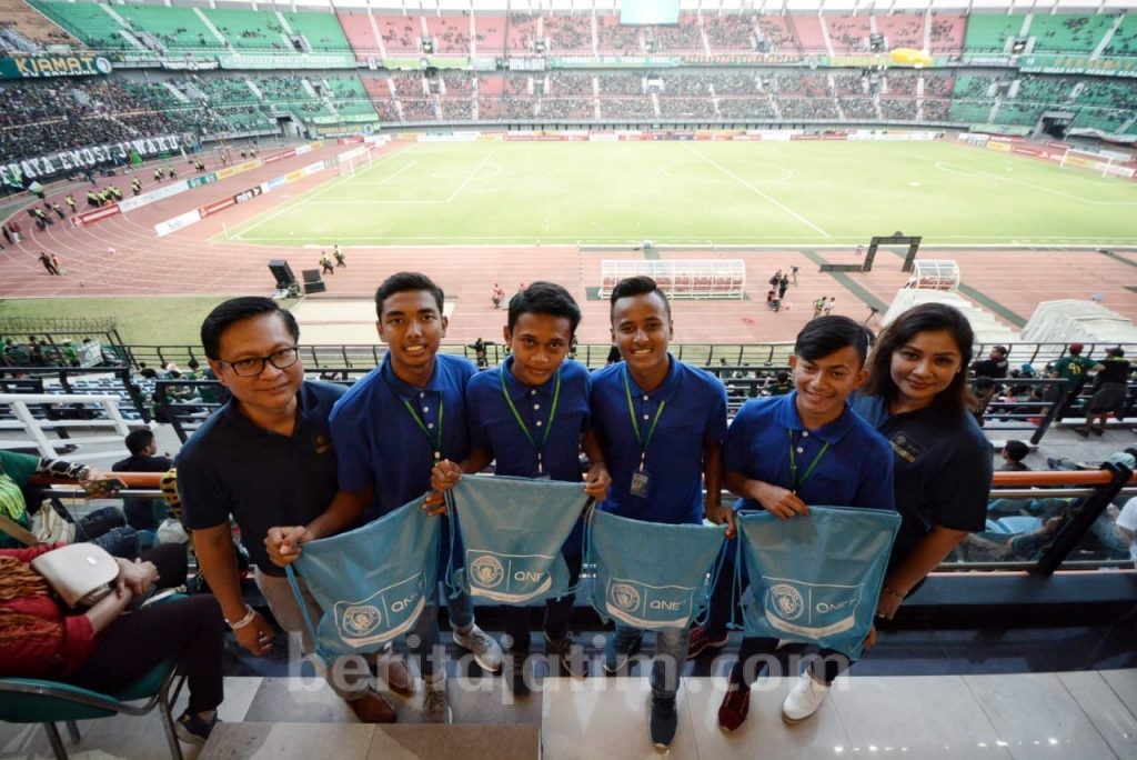 QNET Kirim 4 Anak Didik Persebaya Untuk Coaching Clinic di Manchester City