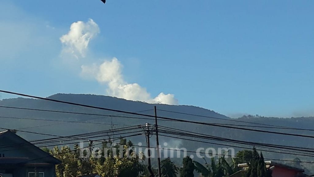 Gunung Tangkuban Parahu Erupsi, Kolom Abu Capai 200 Meter