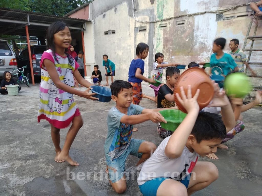 Rela Basah dan Klesotan, Arek Suroboyo Ramaikan Lomba Agustusan