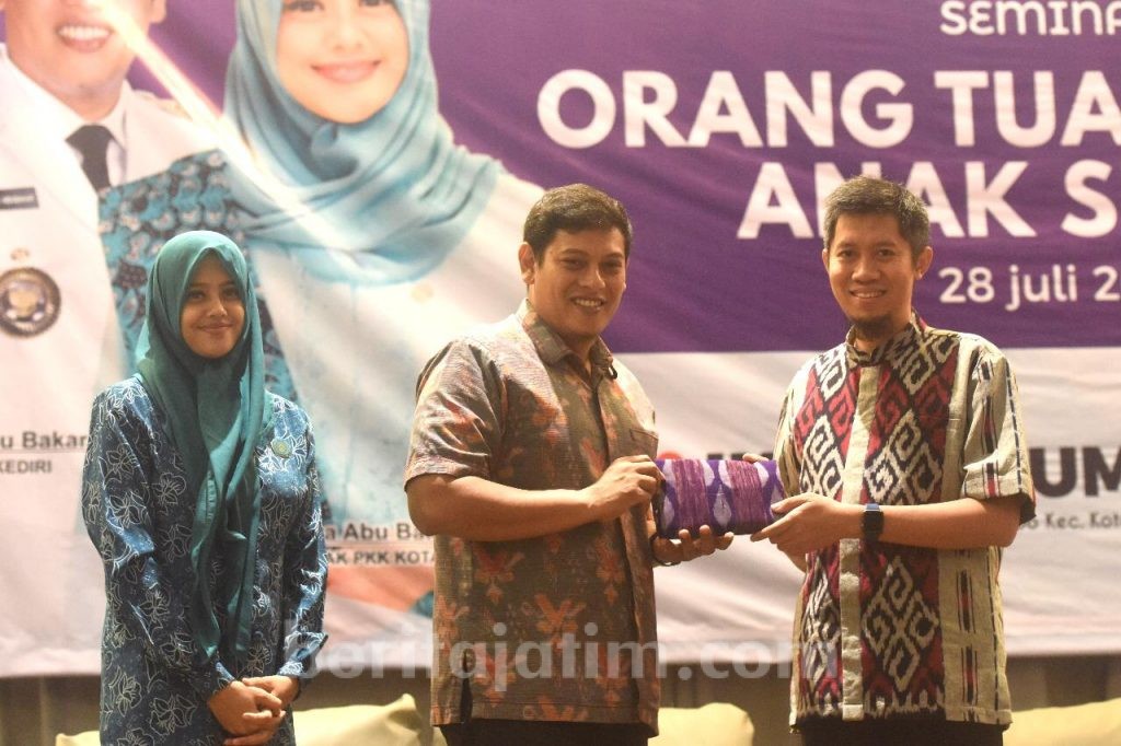 Wali Kota Kediri Buka Seminar Orang Tua Cermat Anak Sehat