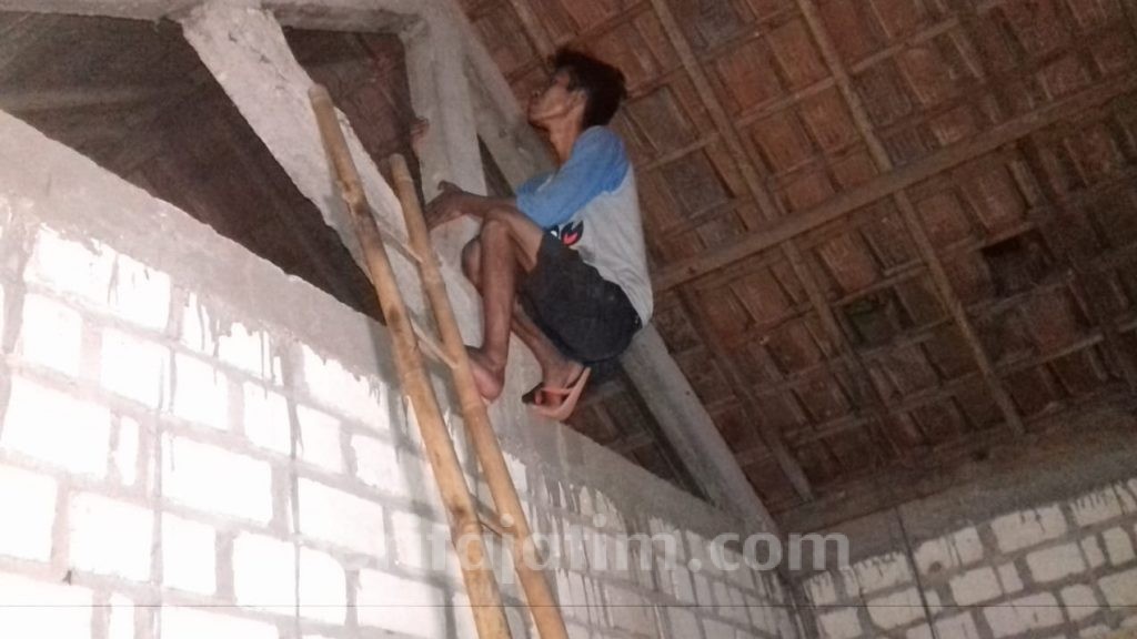 Satpol PP Gerebek Pabrik Miras di Tuban, Pelaku Sembunyi di Bawah Genting