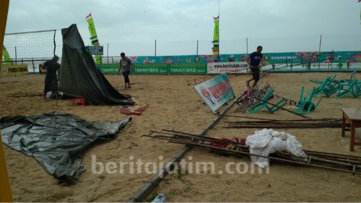 Tenda dan Kursi di Venue Voli Pantai Ambruk Diterjang Angin Kencang