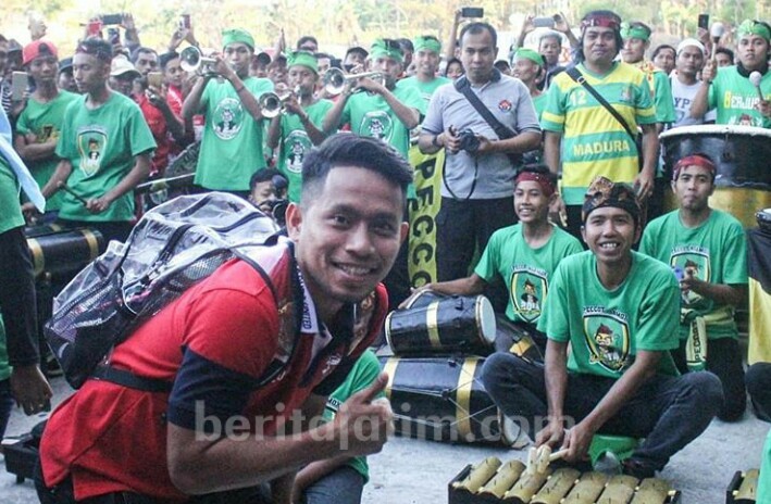 Musik Daul Sambut Kedatangan Pemain Madura United di Gelora Madura