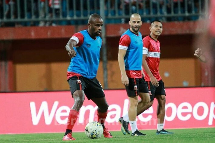 Greg Nwokolo Kembali Pimpin Madura United Hadapi PSS Sleman