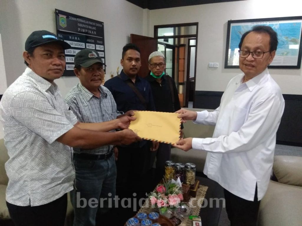 Demo, Warga Trenyang Malang Tuntut Kades Dicopot