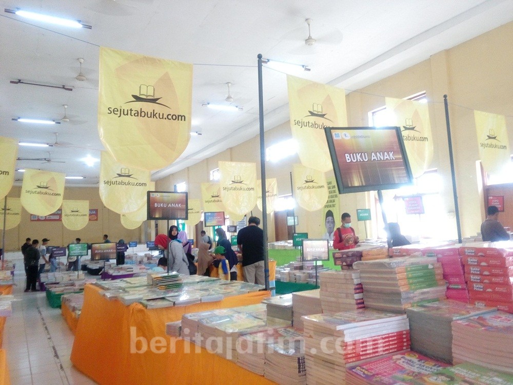 Bazar Buku Murah di Gedung Ramelan Kota Mojokerto