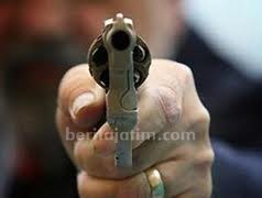 Pistol di Dalam Jok Motor Anggota LSM di Sampang Ternyata Korek Api Foto ilustrasi pistol