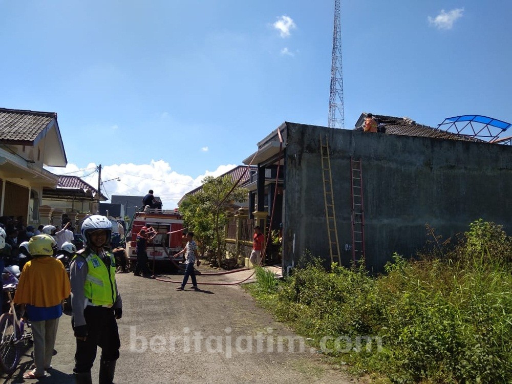 Diduga Korsleting Listrik, Rumah Mewah di Sumenep Terbakar