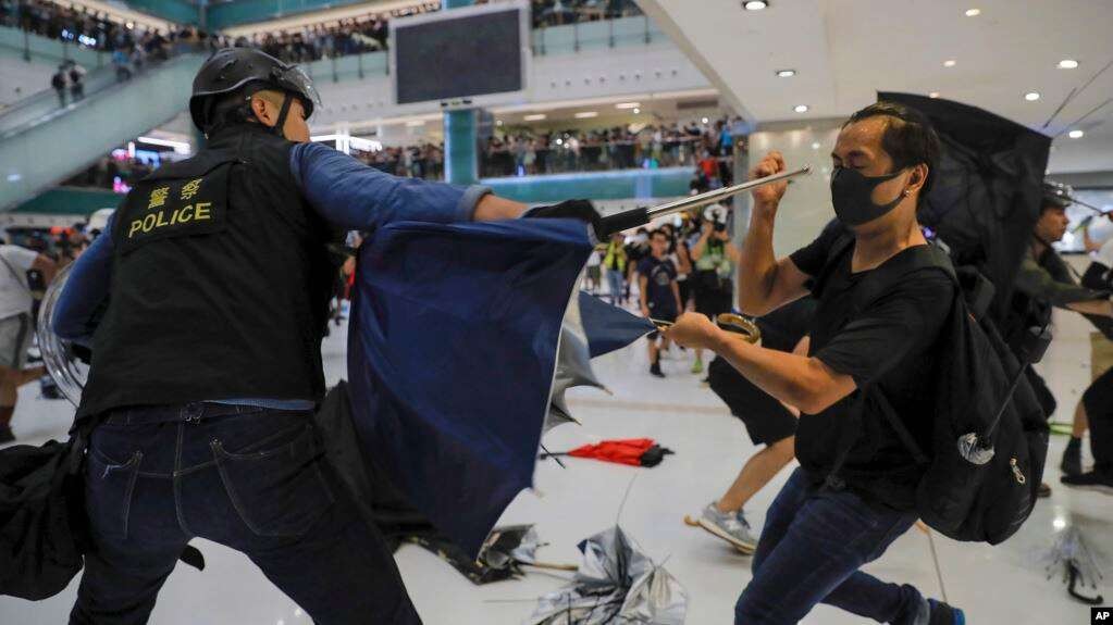 Polisi Hong Kong Bentrok Lagi dengan Demonstran
