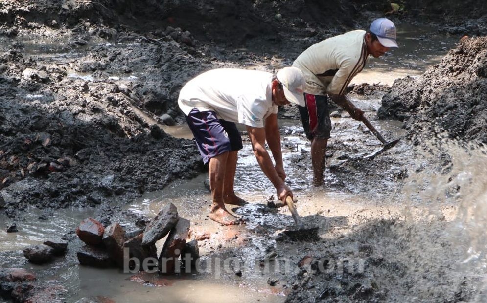 Dikeruk Pakai Alat Berat, Struktur Bata Kuno Kembali Ditemukan di Jombang