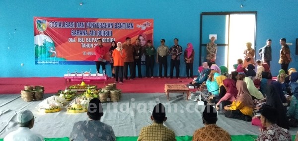 Bupati Kediri Serahkan Bantuan Sumur Bor