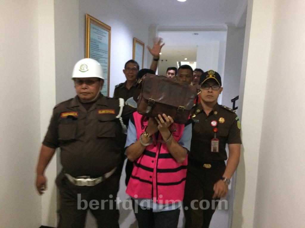 Jalani Tahap Dua Kasus Pungli, PNS ESDM Pemprov Jatim Ditahan Kejaksaan