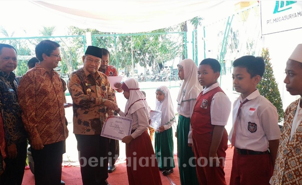 Siswa-siswi Berprestasi dan Prasejahtera Dapat Beasiswa dari PT Megasurya Mas