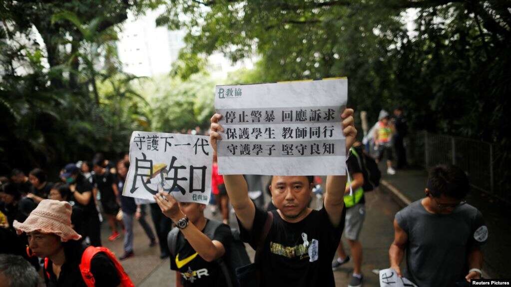 Demonstrasi di Hong Kong Juga Diikuti Para Guru