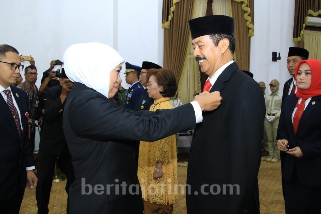 Sematkan Satyalancana Karya Satya, Gubernur: ASN Harus Makin CETTAR