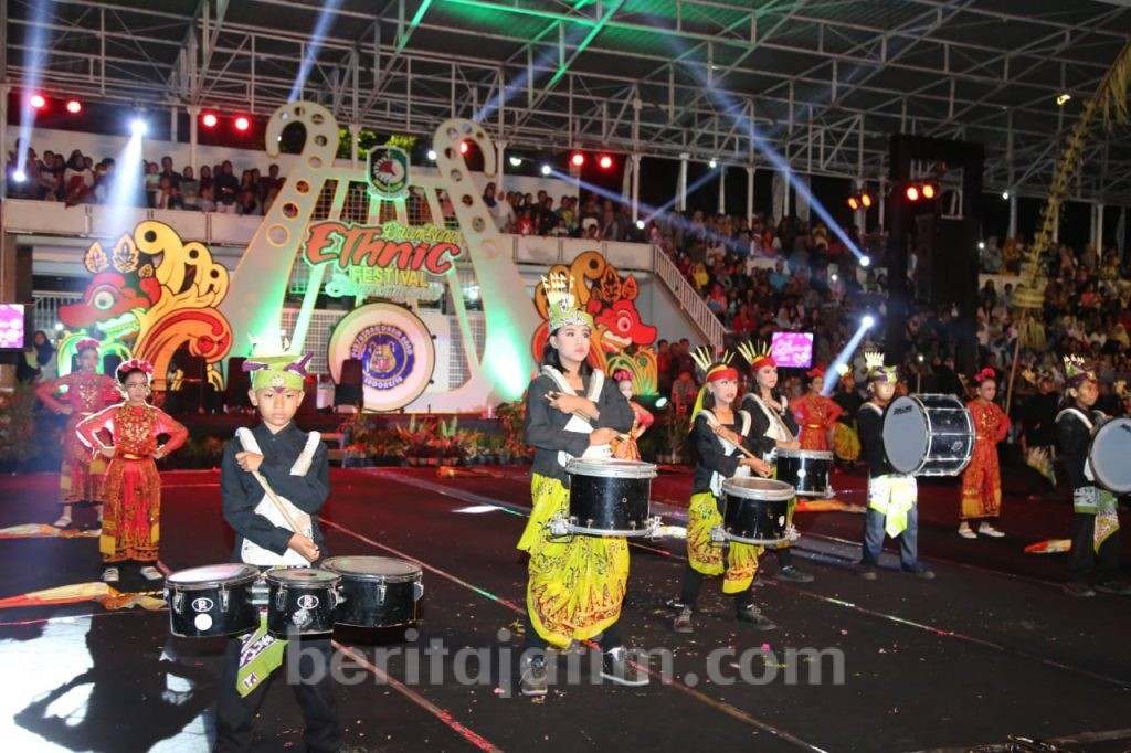 Banyuwangi Angkat Budaya Nusantara dalam Festival Drumband Etnik