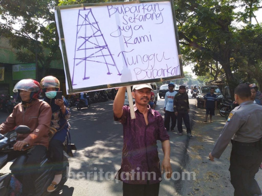 Belasan Warga di Mojokerto Tolak Pembangunan Menara Telekomunikasi