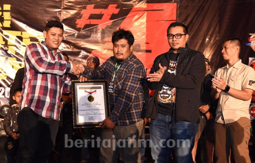 Pameran Vespa Nuansa Militer Terbanyak Kota Kediri Pecahkan Rekor MURI