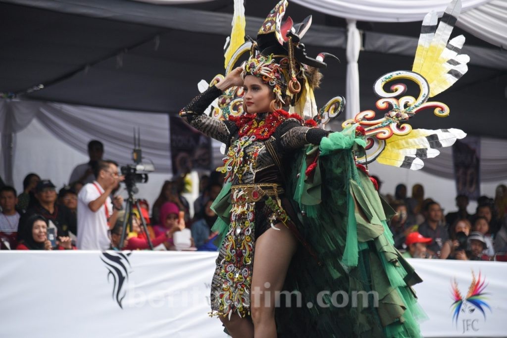 Cinta Laura Juga Pernah Kesandung Urusan Pamer Paha di Jember, Ini Fotonya…