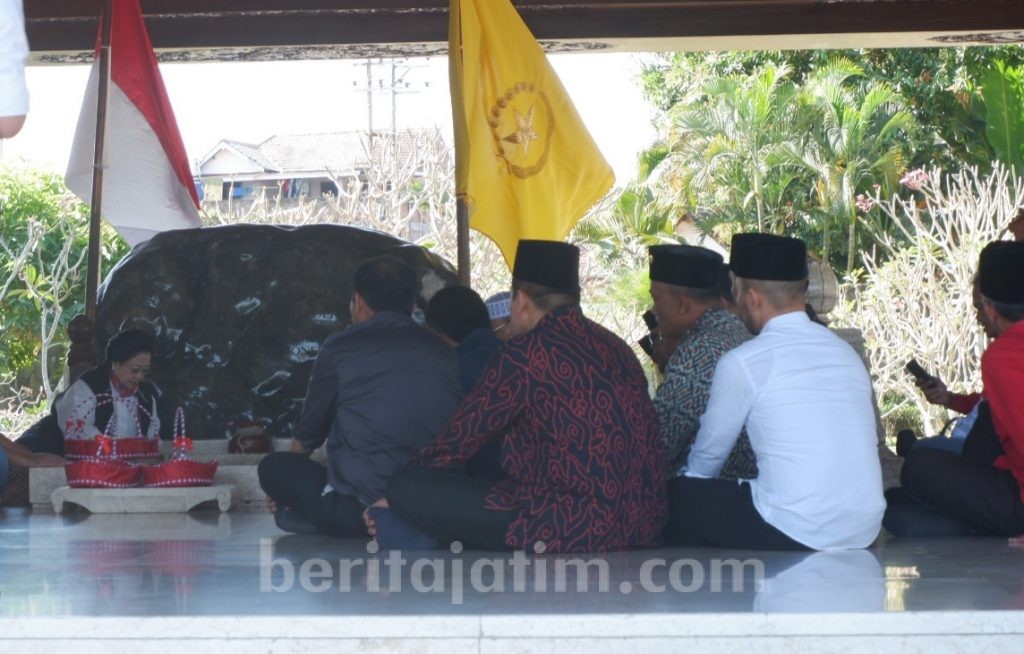 Tiga Hari Jelang Kongres PDIP, Megawati Nyekar Makam Bung Karno