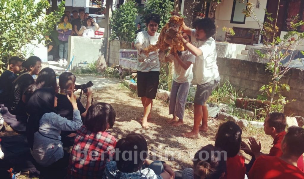 Grup Teater Flying Baloons Puppet Concern Dengan Isu Lingkungan