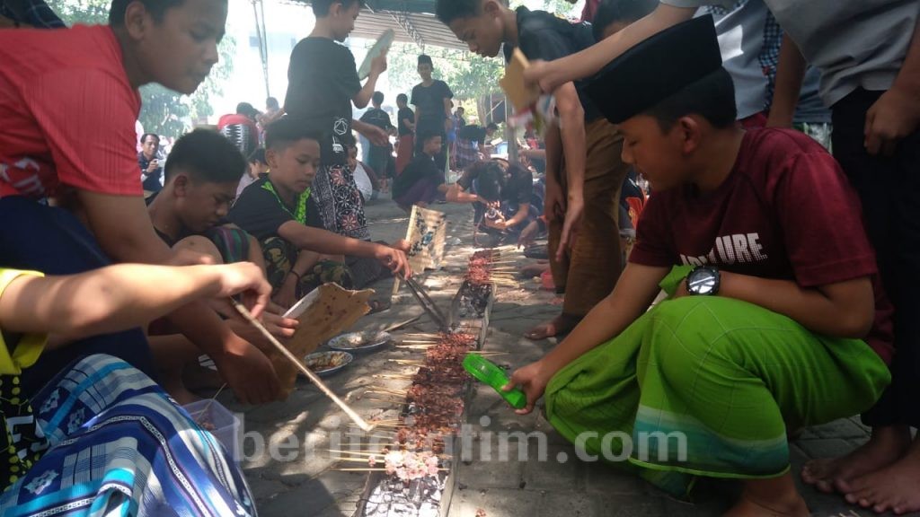 Kebersamaan Dalam Kepulan Asap Sate