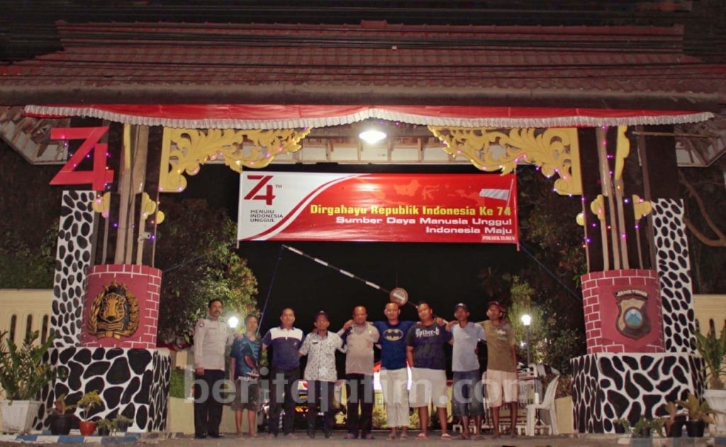 Polsek Turen Bikin Gapura Mirip Gerbang Kerajaan