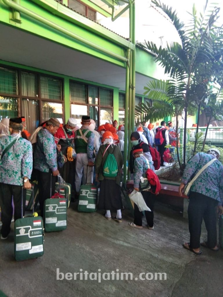 Kloter Pertama Haji Debarkasi Surabaya Tiba Pagi Tadi