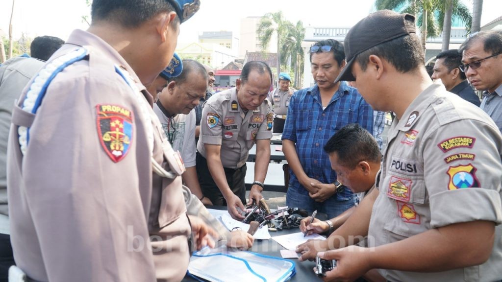 23 Polisi Belum Perpanjang Izin Senpi